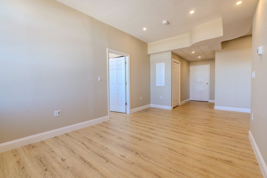 340 Main St 703