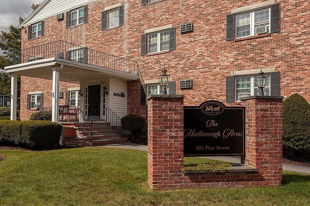 Photo of 305 Pine St, Lowell, MA