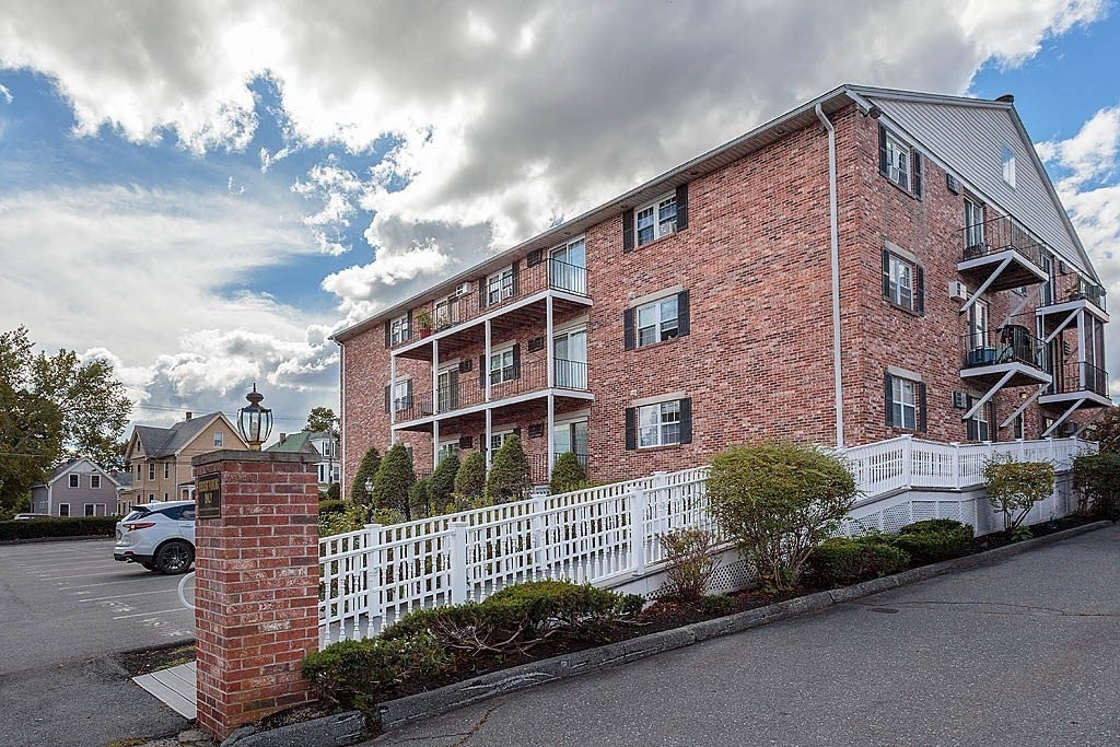305 Pine St #6, Lowell, MA, 305 Pine St #6, Lowell, MA Photo #17