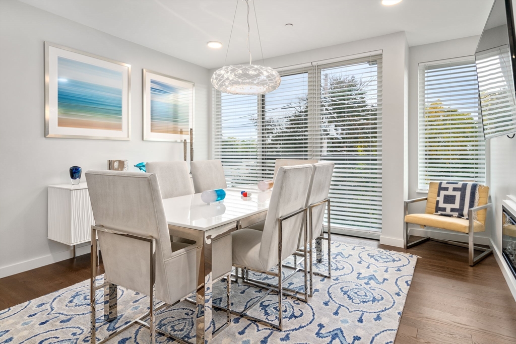 68 Los Angeles St PH5