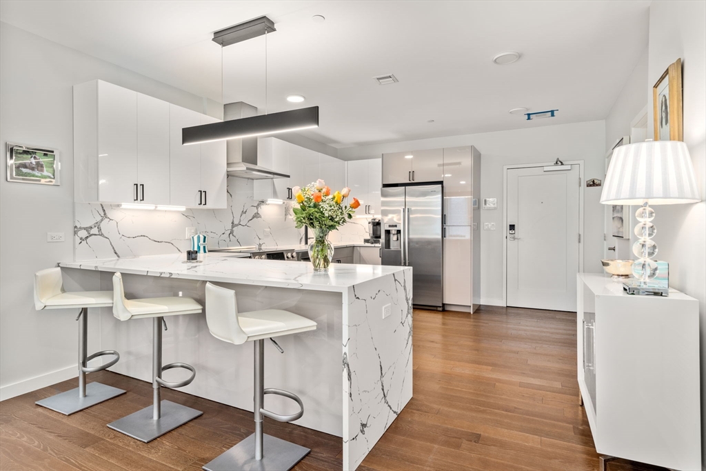 68 Los Angeles St PH5