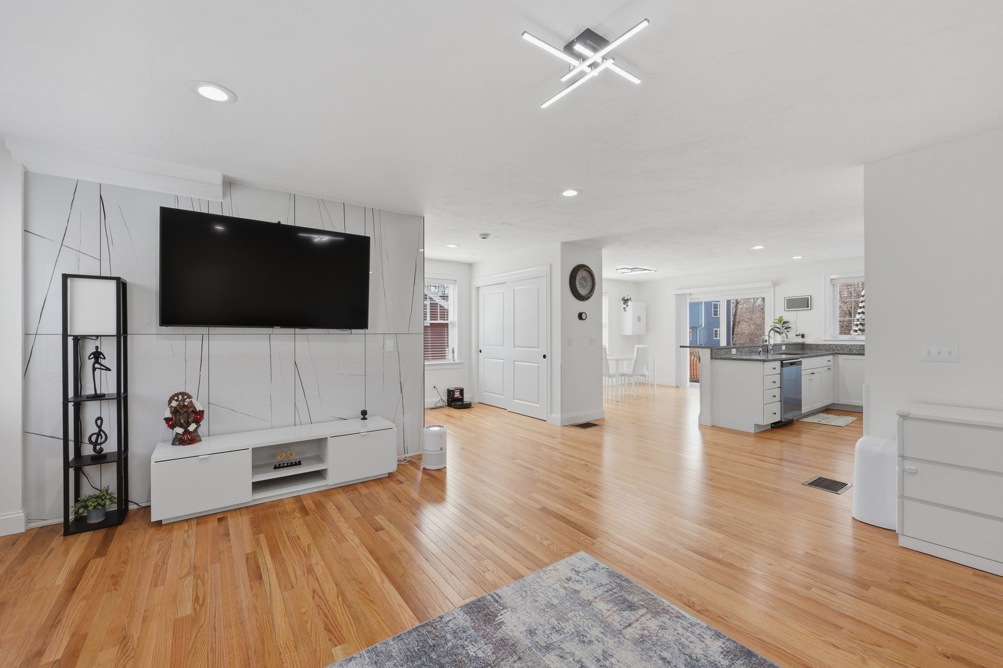 670A Burncoat St A, Worcester MA 01606