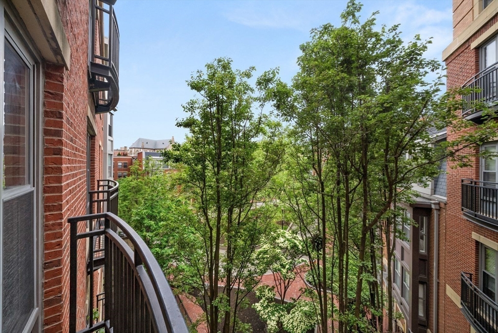 519 Harrison Ave D421