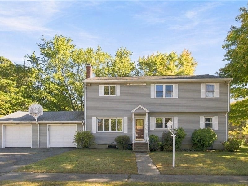 Photo of 5 Donegal Rd, Peabody, MA