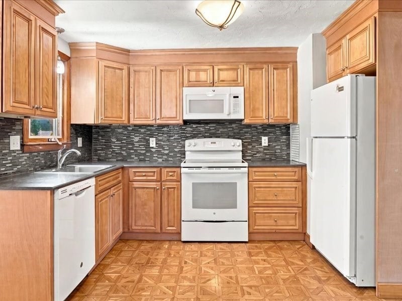 5 Donegal Rd, Peabody, MA Photo #2