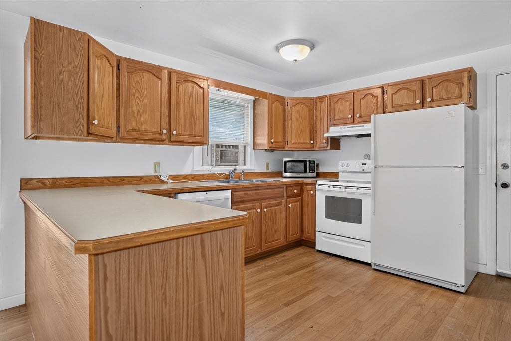 15 Burbank Ln, Lancaster, MA, 15 Burbank Ln, Lancaster, MA Photo #10