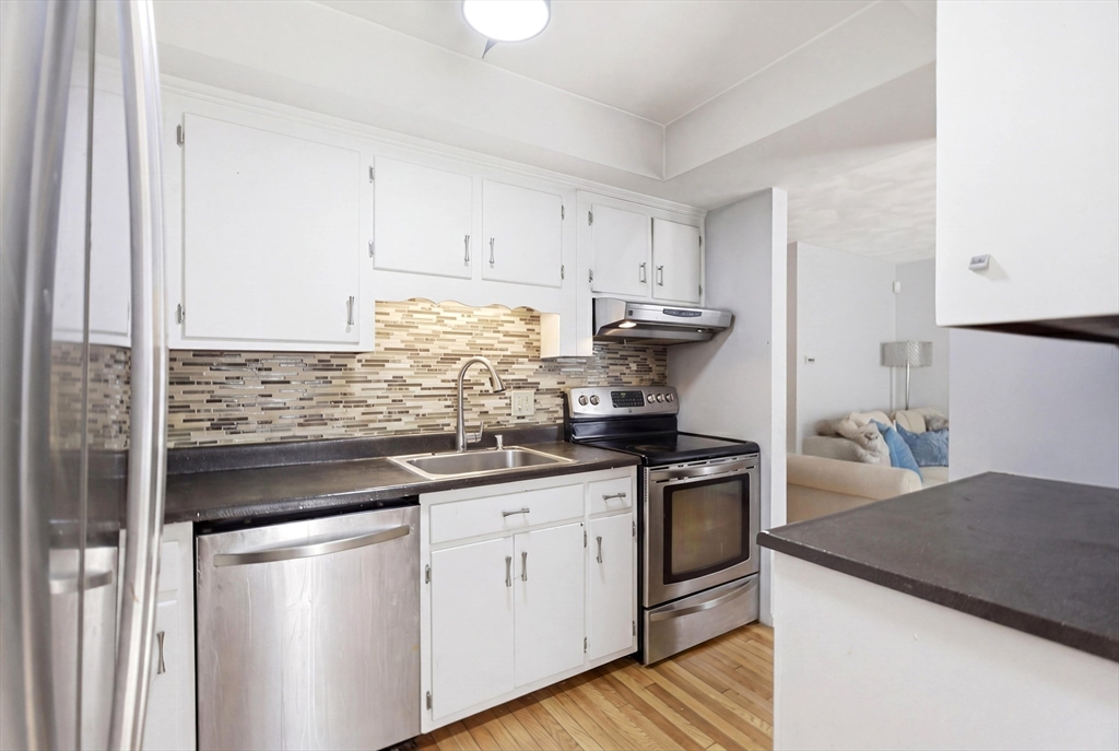 112 Lowell St 11