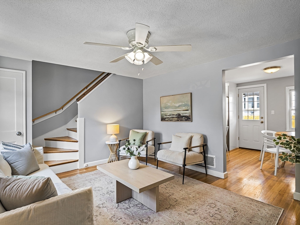 27 Wyllis Ave