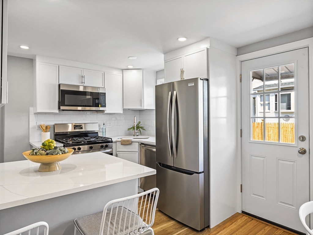 27 Wyllis Ave
