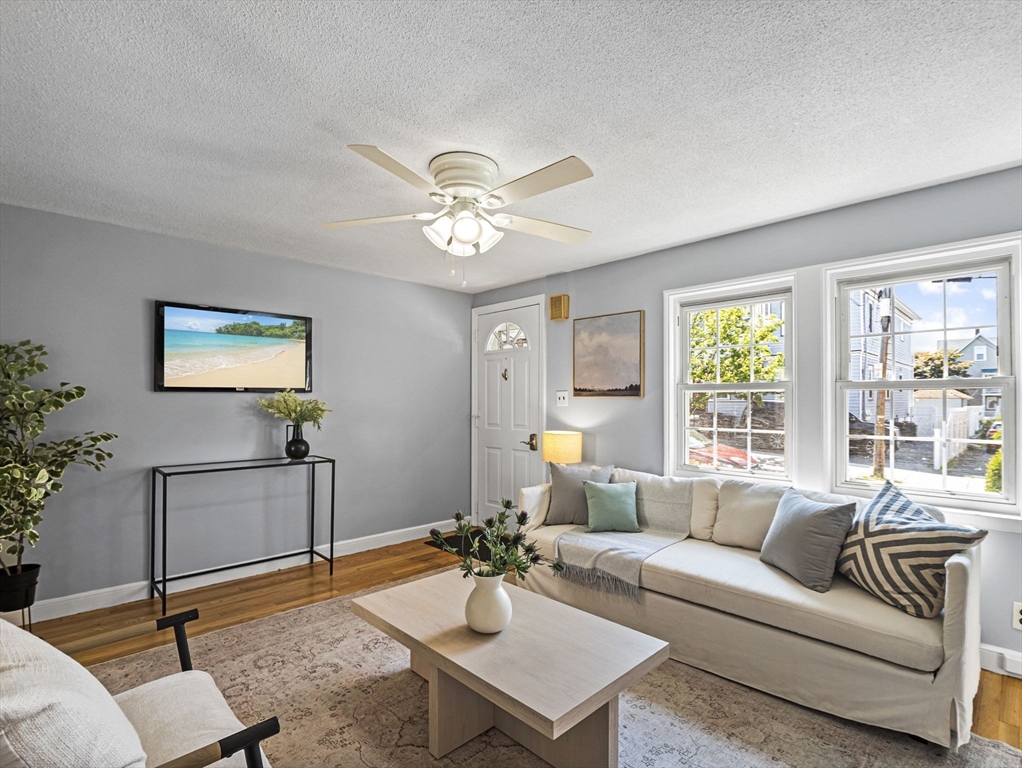 27 Wyllis Ave
