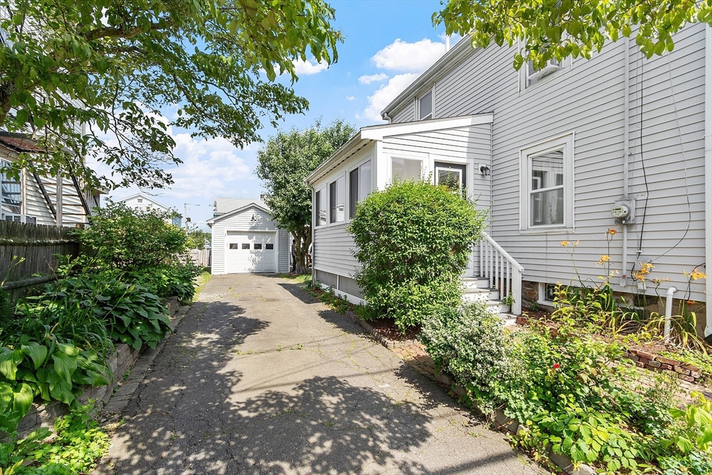 50 Tracey St