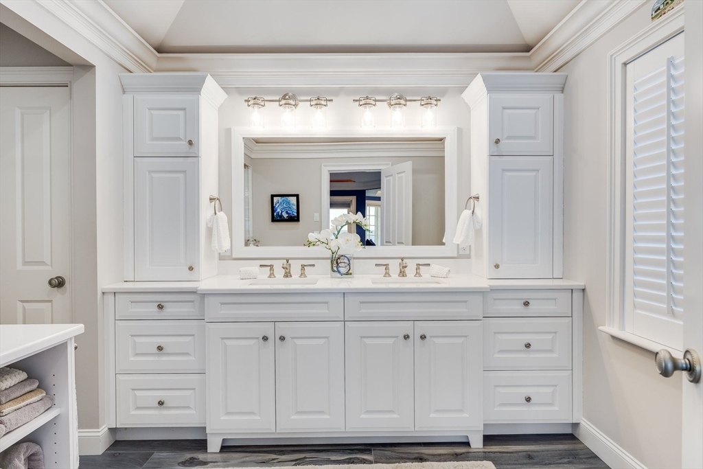 Mashpee, Massachusetts 02649, United States, 5 Bedrooms Bedrooms, ,7 BathroomsBathrooms,Residential,Active,96532