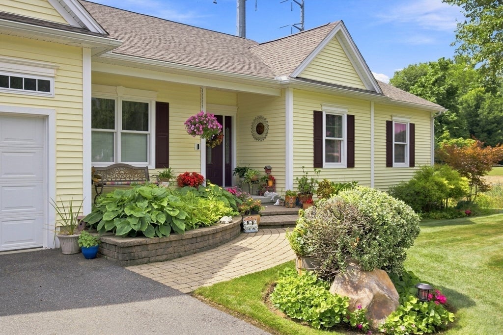 135 Lancaster Dr