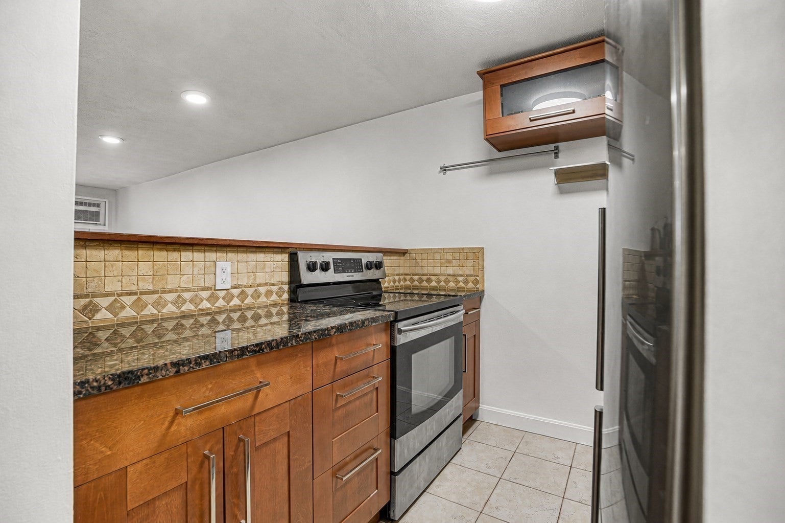 32 Whites Ave. D13