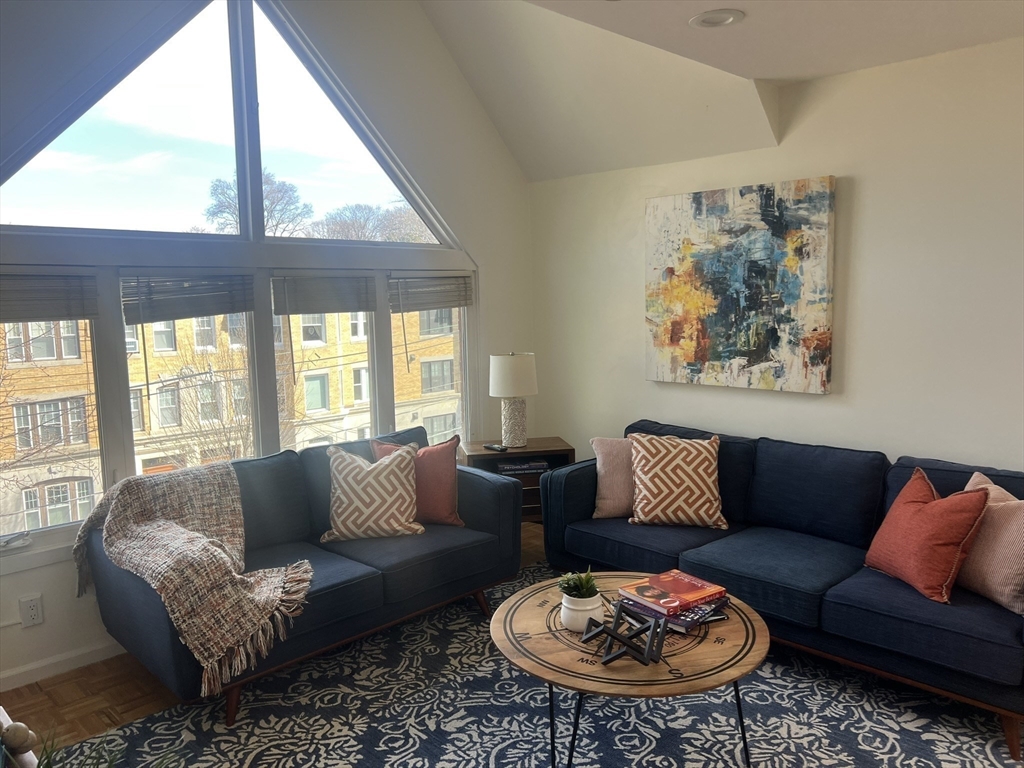 121 Longwood Ave 4B