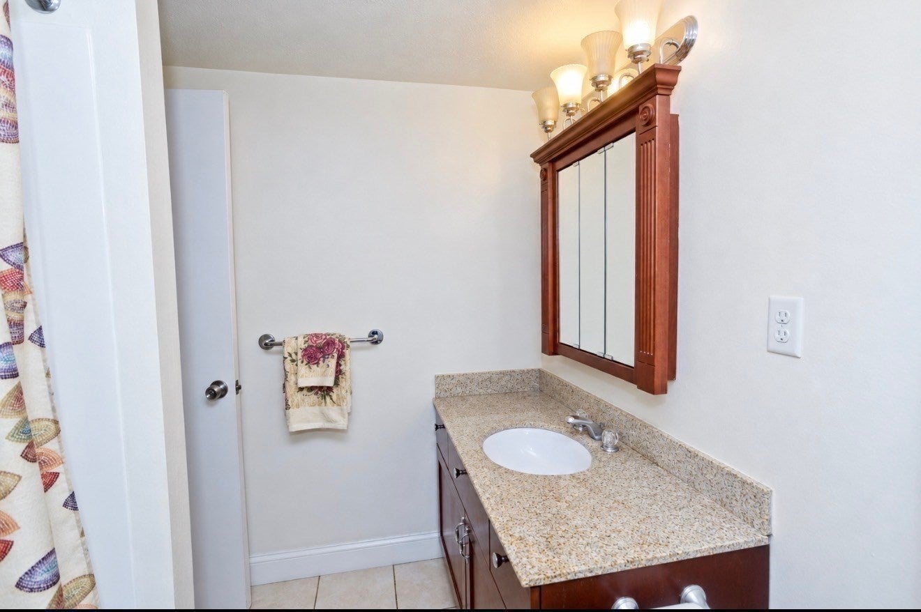 120 Nassau Dr #120, Springfield, MA Photo #21