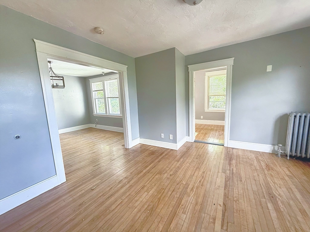 15 Circuit Ave E