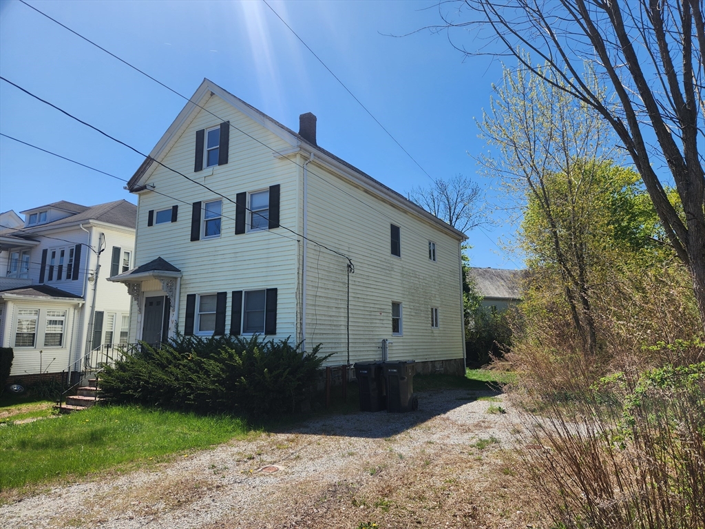 7 E Main St