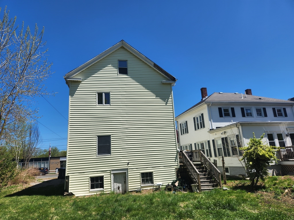 7 E Main St