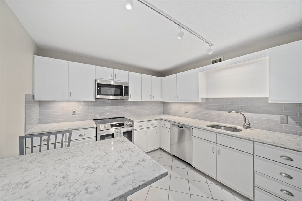 121 Nantasket Ave 203