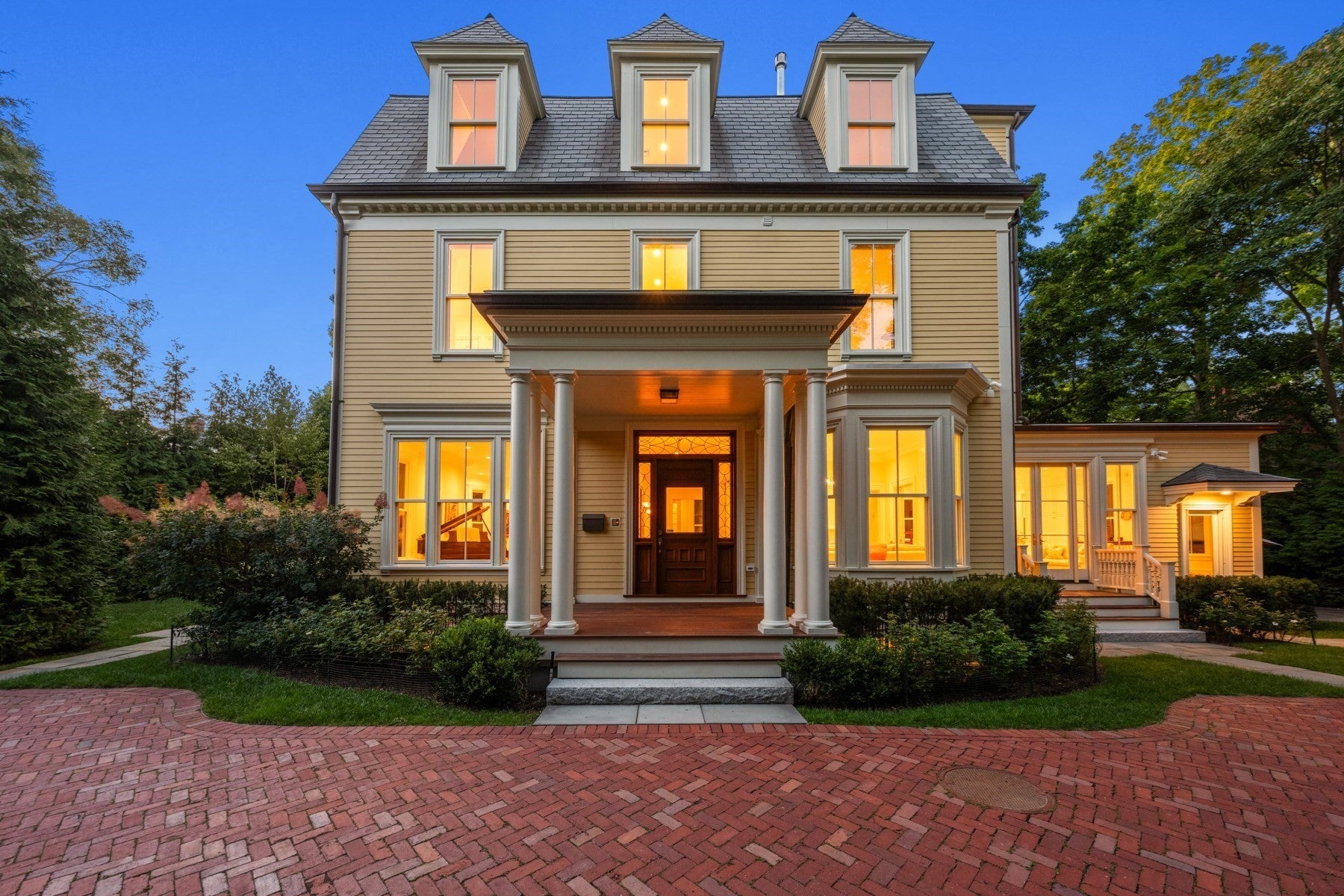 Photo of 68 Sparks Street, Cambridge, MA