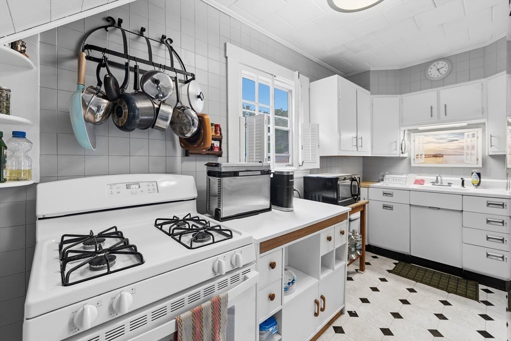 56 Hathaway Rd, Dartmouth, MA, 56 Hathaway Rd, Dartmouth, MA Photo #15