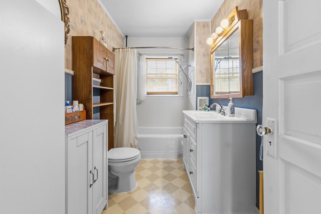 56 Hathaway Rd, Dartmouth, MA, 56 Hathaway Rd, Dartmouth, MA Photo #5
