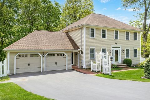 19 Steppingstone Dr Holden MA 01520