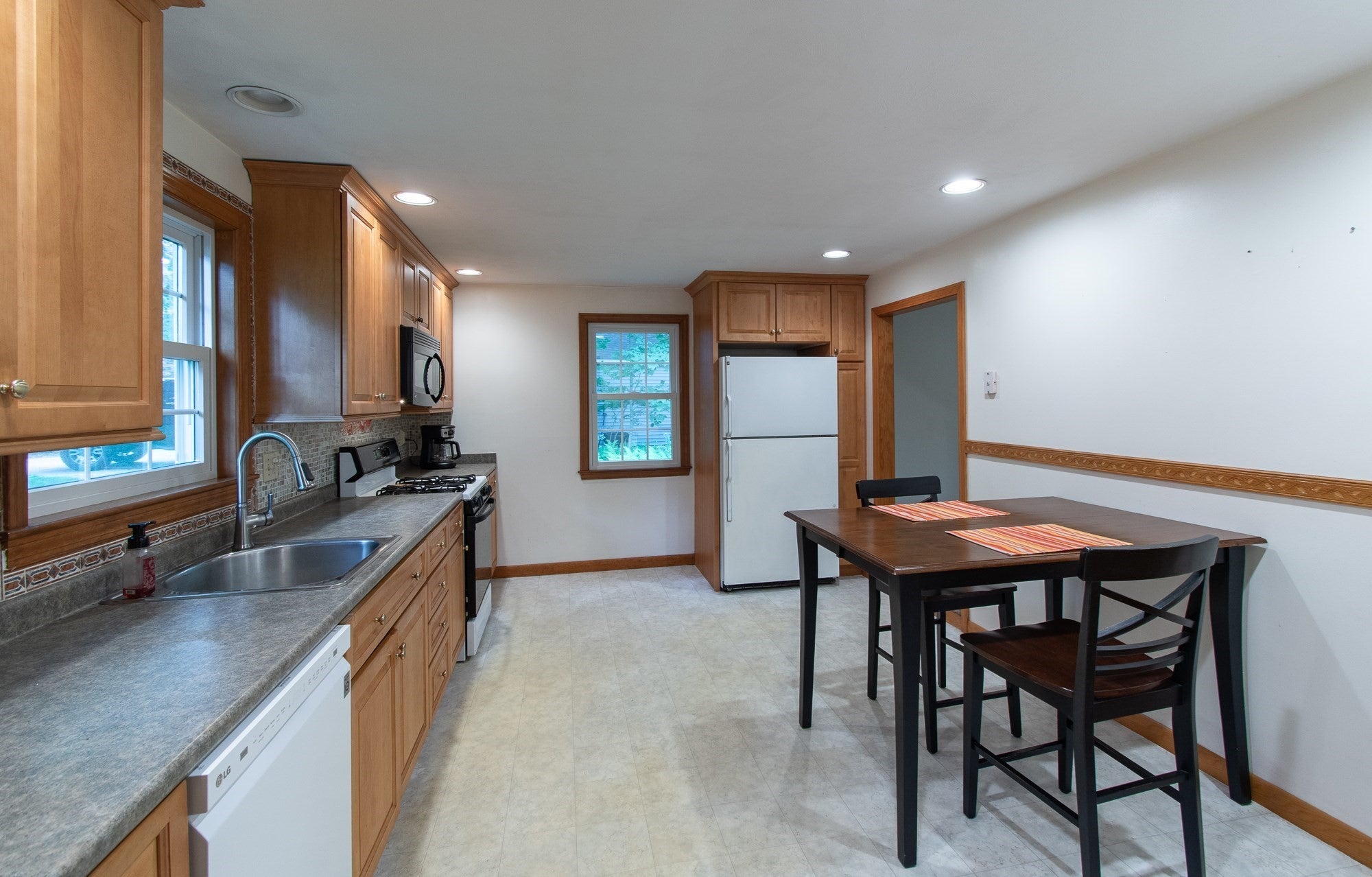 16 Crabapple Ln, Chelmsford, MA, 16 Crabapple Ln, Chelmsford, MA Photo #4