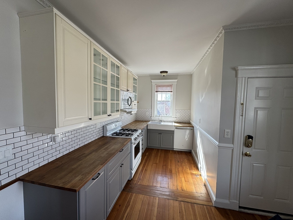 84 Tudor St 6
