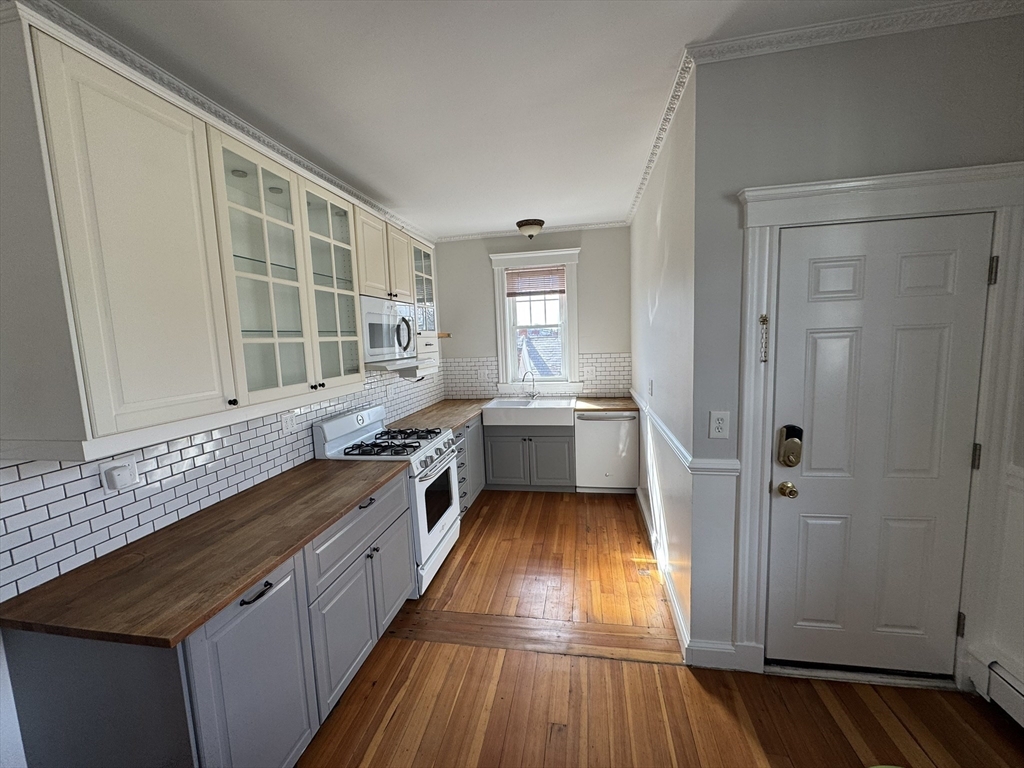 84 Tudor St 6