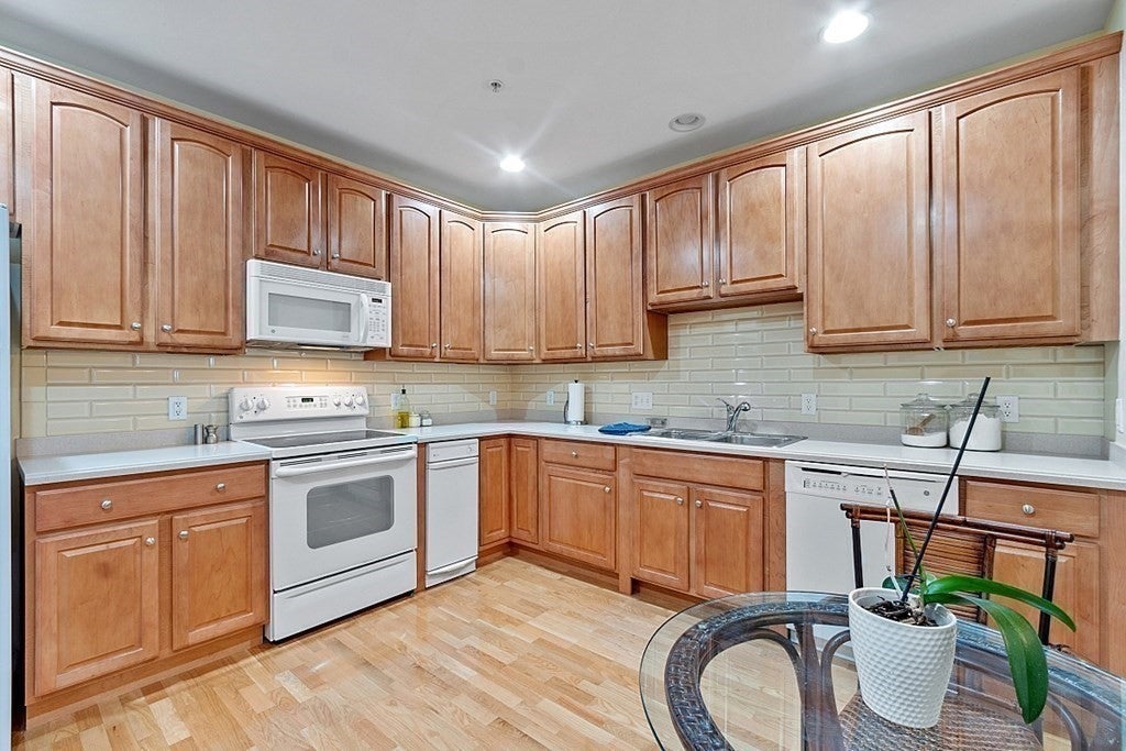 170 Haverhill Street #136, Andover, MA, 170 Haverhill Street #136, Andover, MA Photo #5