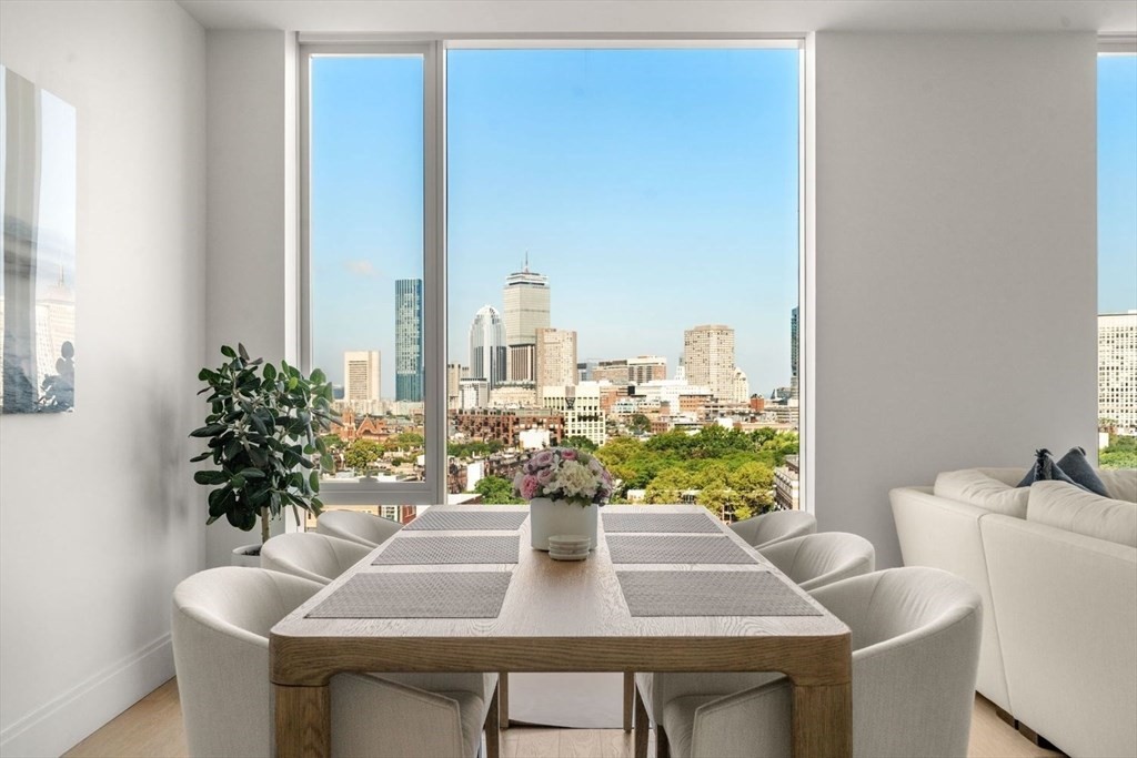 380 Harrison Avenue 14G