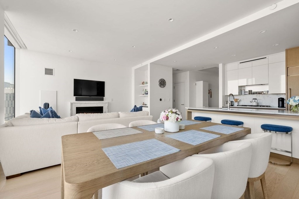 380 Harrison Avenue 14G