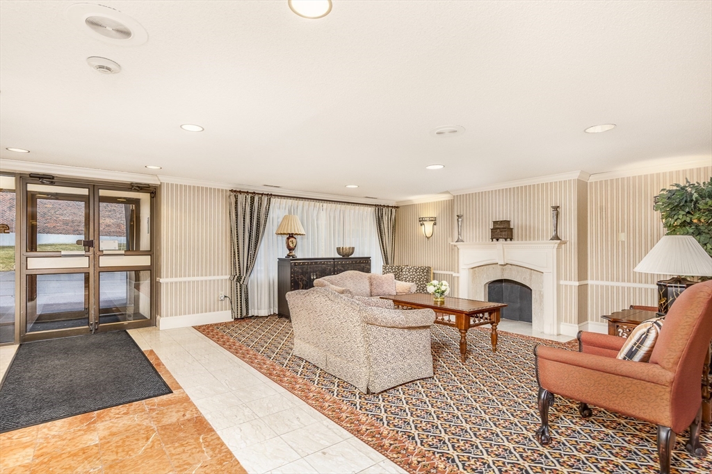 1002 Paradise Road 1M