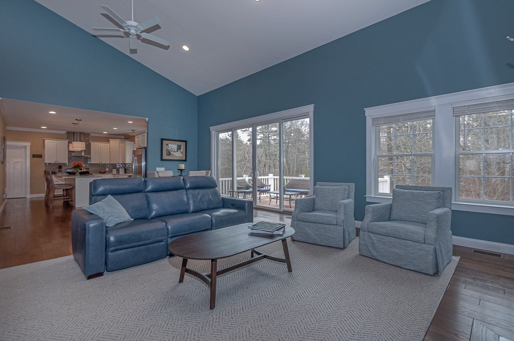 Mattapoisett, Massachusetts 02739, United States, 4 Bedrooms Bedrooms, ,3 BathroomsBathrooms,Residential,Active,104592