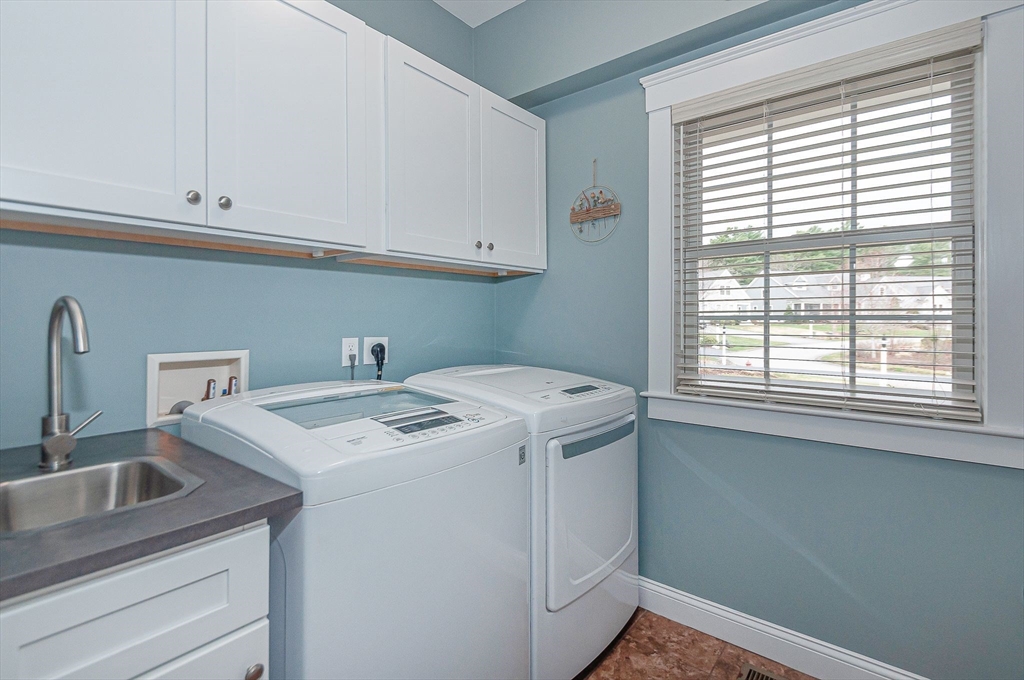 Mattapoisett, Massachusetts 02739, United States, 4 Bedrooms Bedrooms, ,3 BathroomsBathrooms,Residential,Active,104592