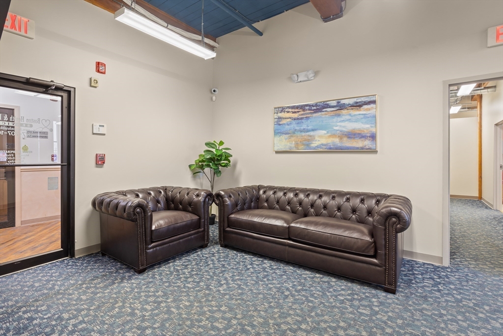 435 Lancaster St 200