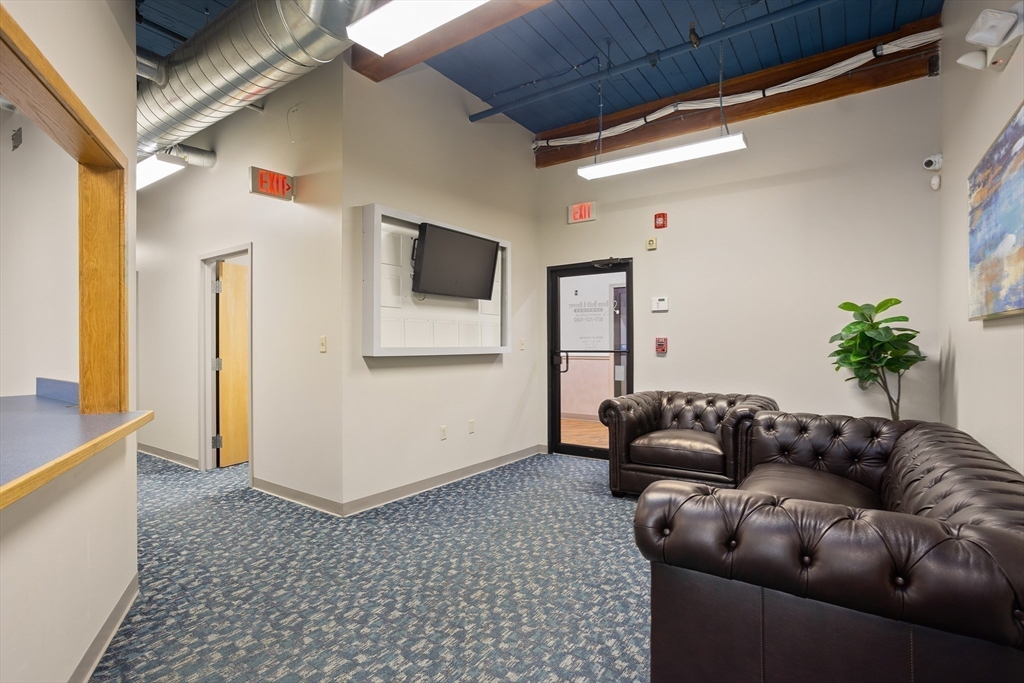 435 Lancaster St 200