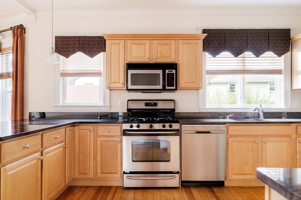 2 Peabody RD #2, Stoneham, MA, 2 Peabody RD #2, Stoneham, MA Photo #2
