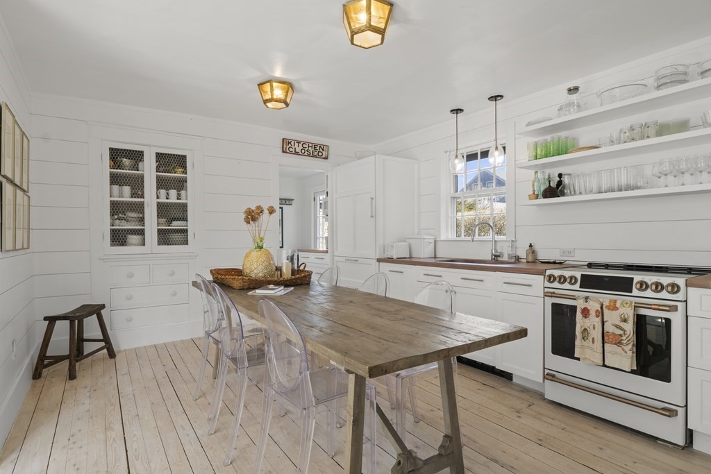 2 Cabot Lane