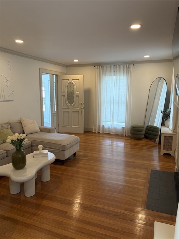 60 Rencelau St