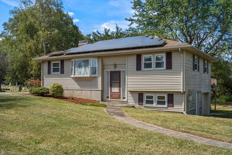 35 Pleasant St Oxford MA 01537