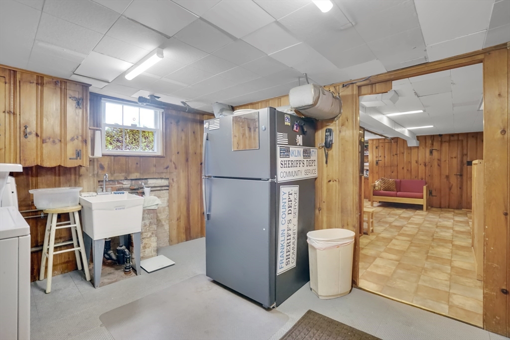146 Bellevue Ave, Springfield, MA Photo #41