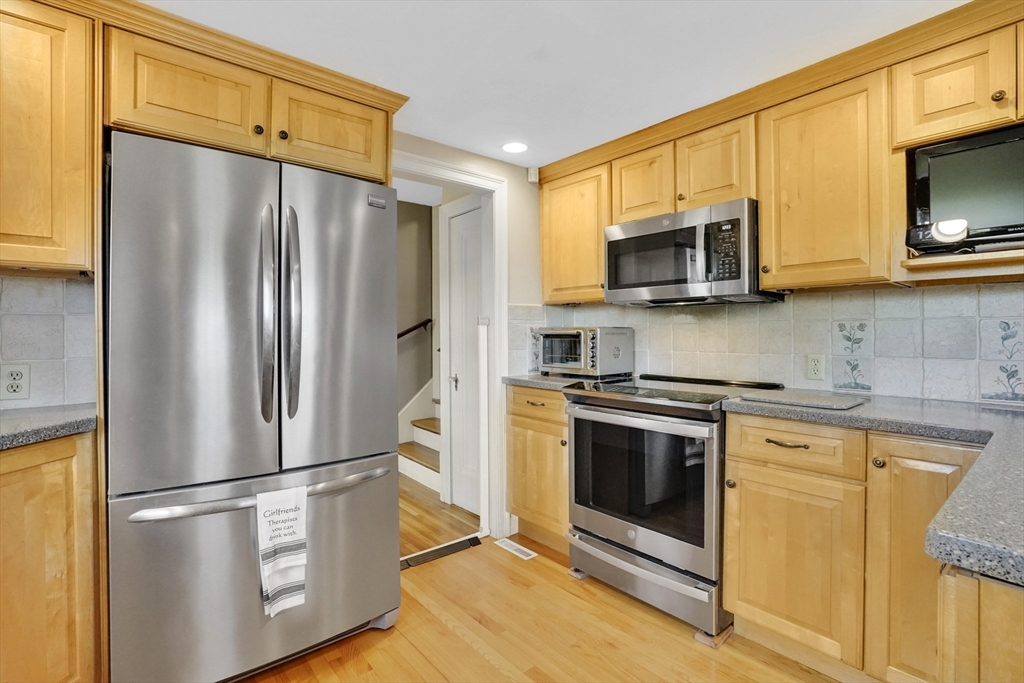 146 Bellevue Ave, Springfield, MA Photo #23