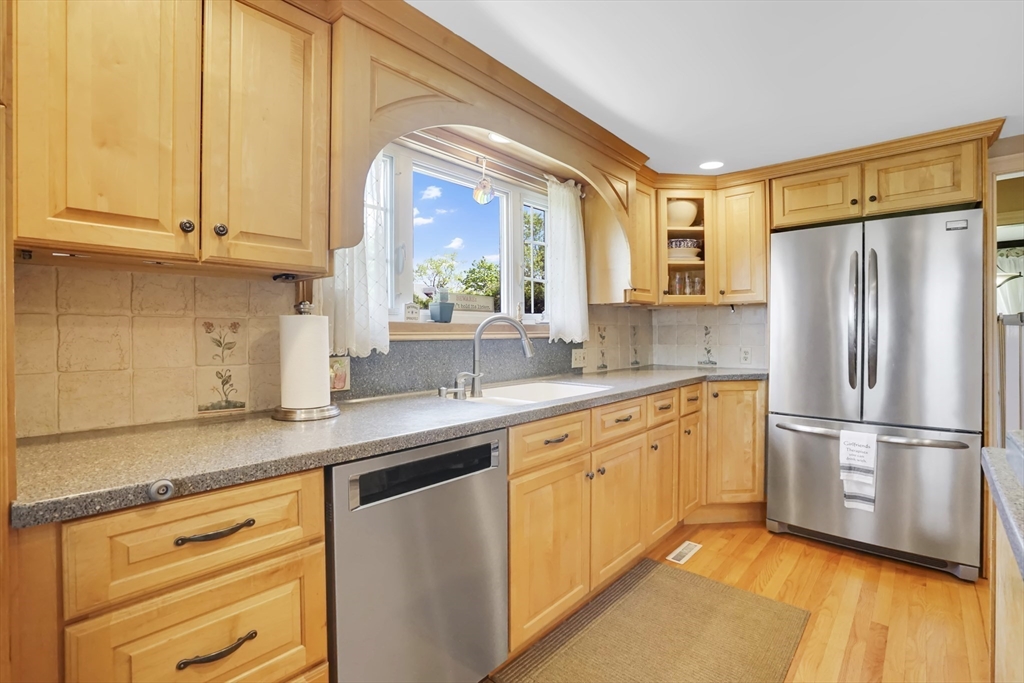 146 Bellevue Ave, Springfield, MA Photo #24