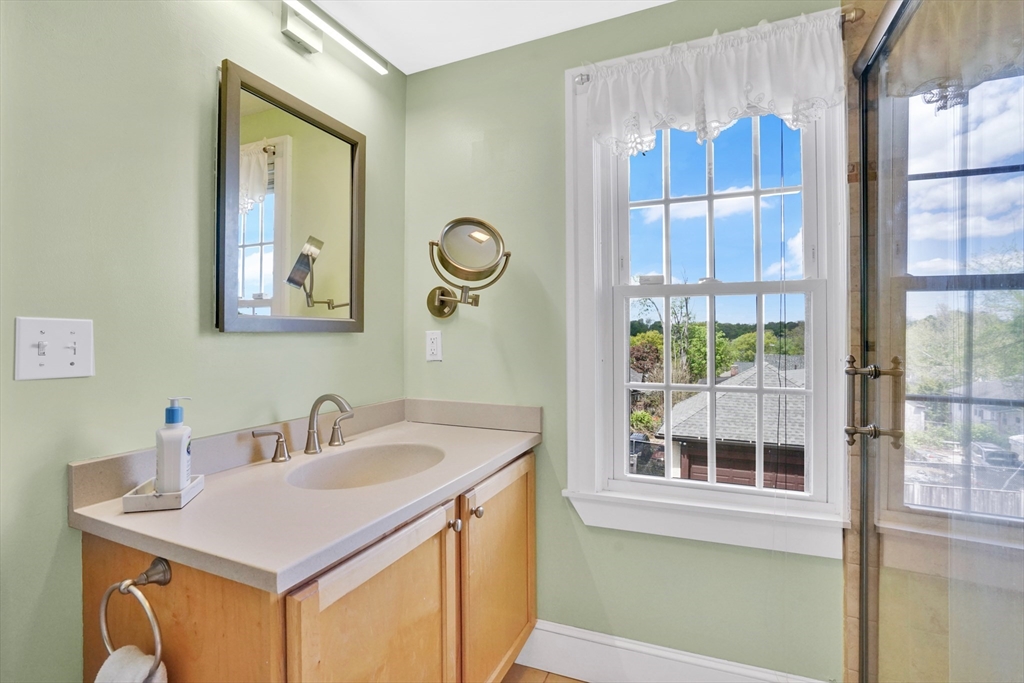 146 Bellevue Ave, Springfield, MA Photo #29