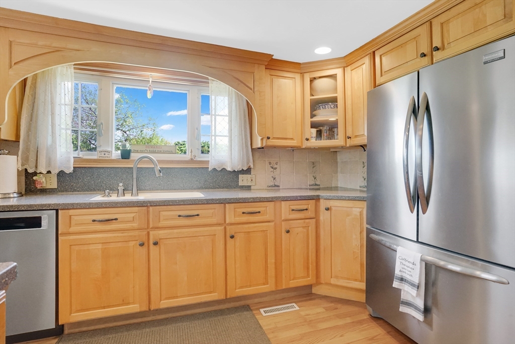146 Bellevue Ave, Springfield, MA Photo #25