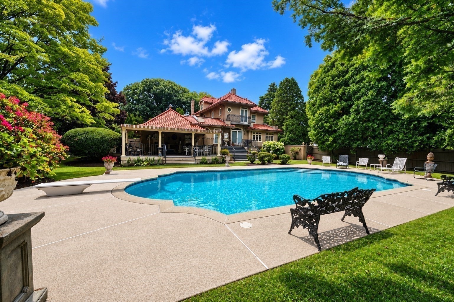 131 Fair Oaks Park