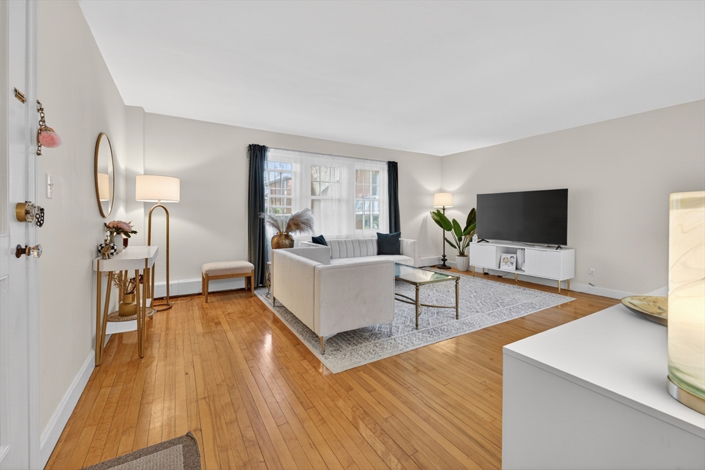 21 Hammond Pond Prkw 2